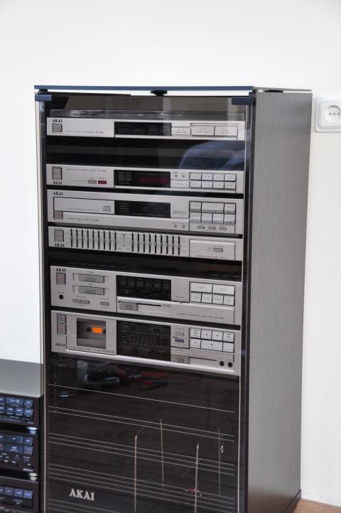 Akai rack